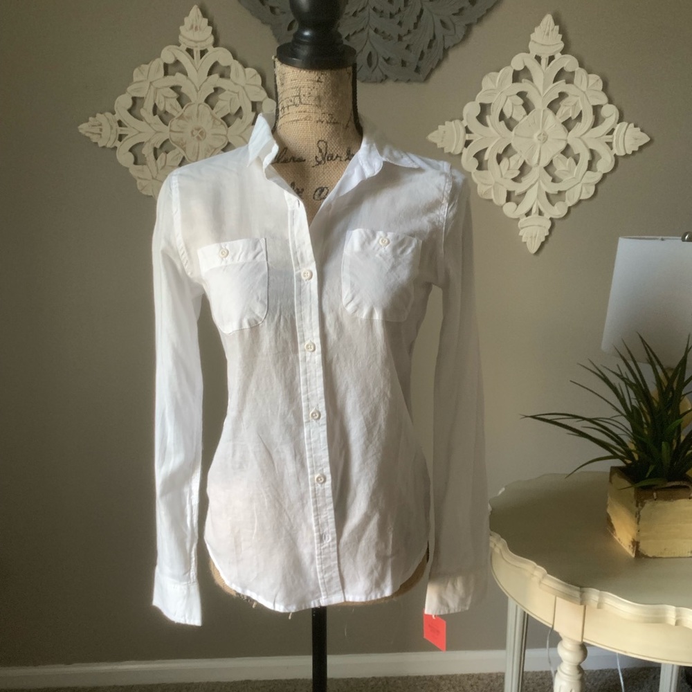 NWT Lightweight White button down shirt ☁️